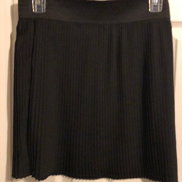 Black pleated mini skirt - Picture 3 of 3